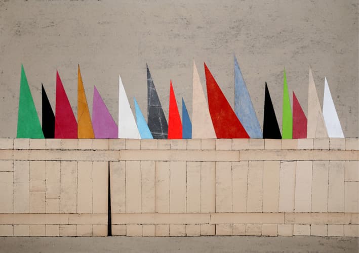 From the Series "Behind the Fence", 2021. A pale wall traverses the lower field; above it, color rises in the form of folded triangles, mixed media decollage, 68 x 149 cm.